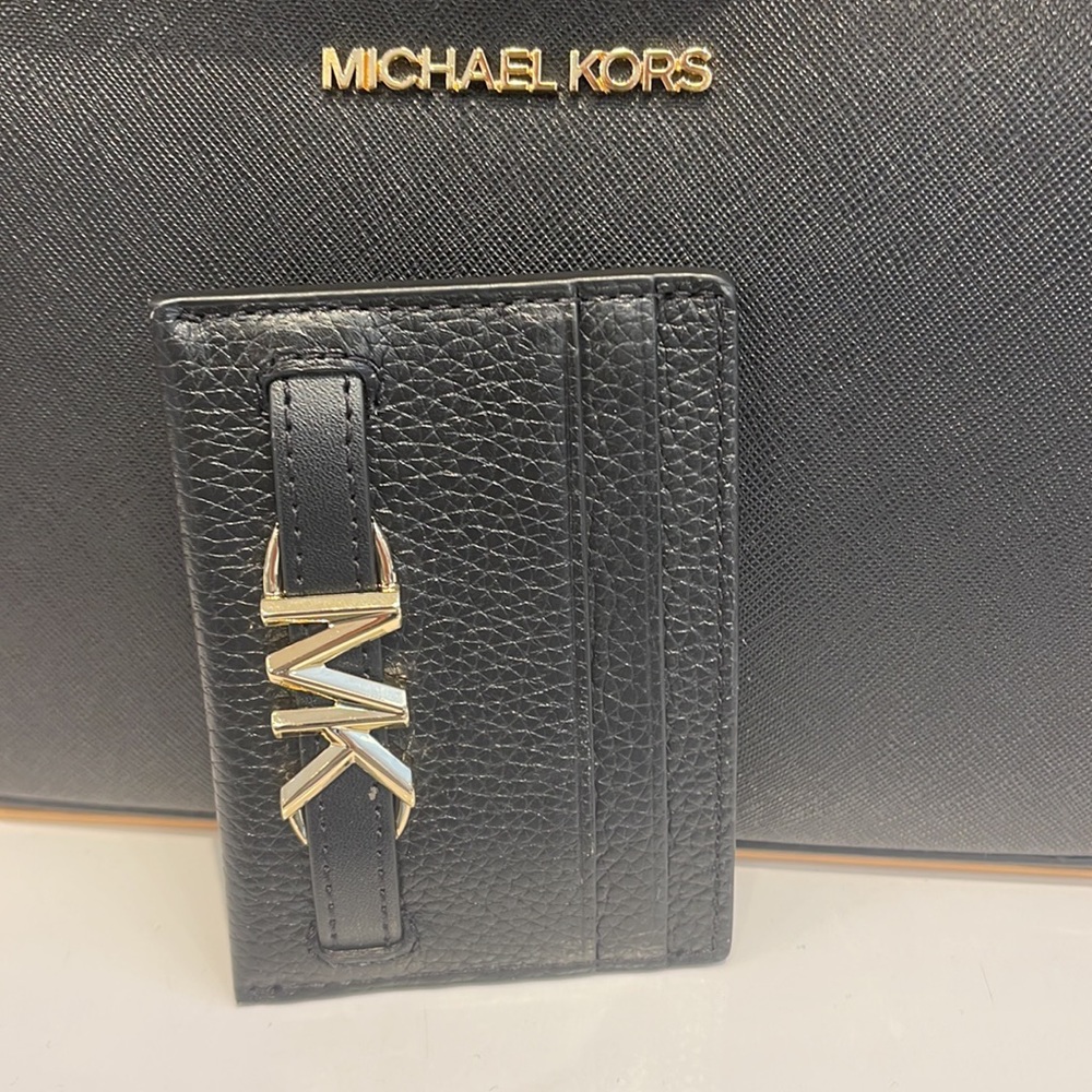 MICHAEL KORS
Reed Large Pebbled Leather Card Holder Case Wallet
COLOR: BLACK
NWT - Picture 12 of 16